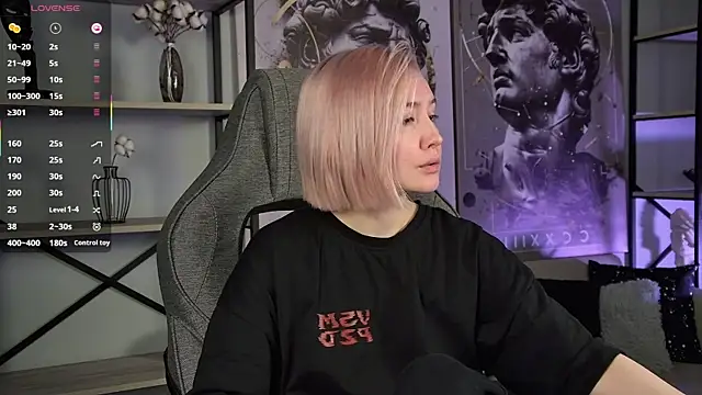 ReiYosimoto online show from November 26, 2025, 3:35 pm