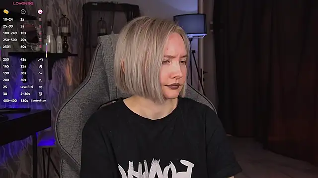 Snapshot of ReiYosimoto chatting on February 4, 2026, 3:51 pm ReiYosimoto online show from February 4, 2026, 3:51 pm