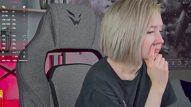 Snapshot of ReiYosimoto chatting on March 4, 2026, 6:03 pm ReiYosimoto online show from March 4, 2026, 6:03 pm