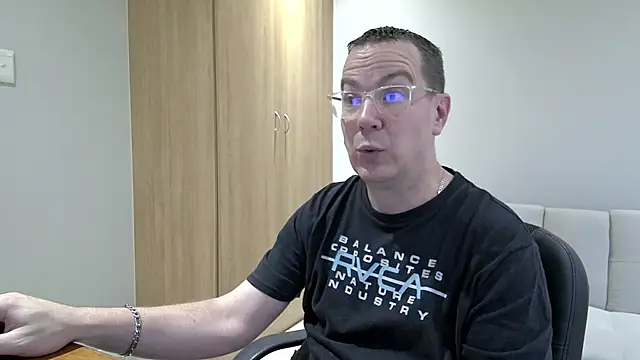 BrettJ81 online show from October 16, 2025, 3:46 pm