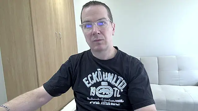 BrettJ81 online show from April 3, 2026, 6:33 am