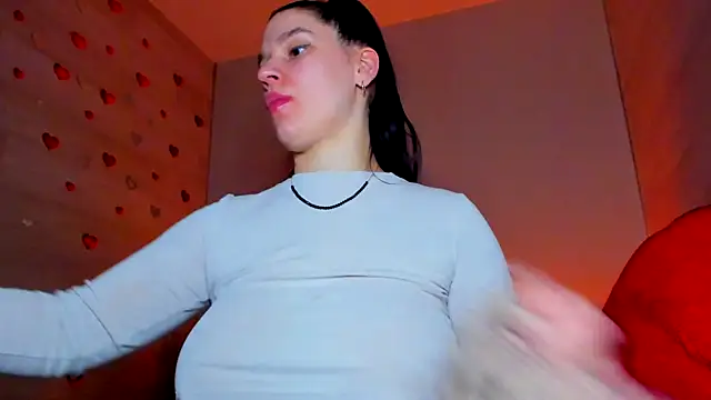 Snapshot of Laya_Moon chatting on February 6, 2026, 12:41 pm Laya Moon online show from February 6, 2026, 12:41 pm