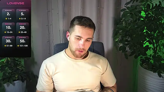 Snapshot of Sweeet__boy chatting on February 4, 2025, 8:38 pm Sweeet boy online show from February 4, 2025, 8:38 pm