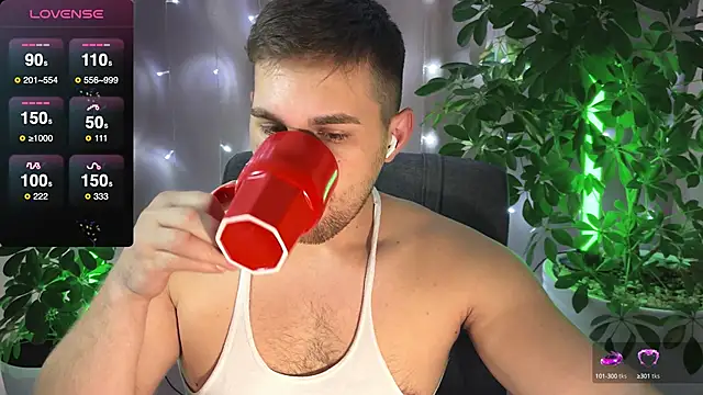 Snapshot of Sweeet__boy chatting on February 17, 2025, 7:04 am Sweeet boy online show from February 17, 2025, 7:04 am