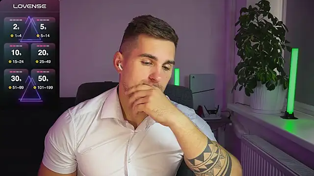 Snapshot of Sweeet__boy chatting on October 2, 2025, 7:26 am Sweeet boy online show from October 2, 2025, 7:26 am