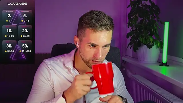 Snapshot of Sweeet__boy chatting on October 8, 2025, 9:56 pm Sweeet boy online show from October 8, 2025, 9:56 pm