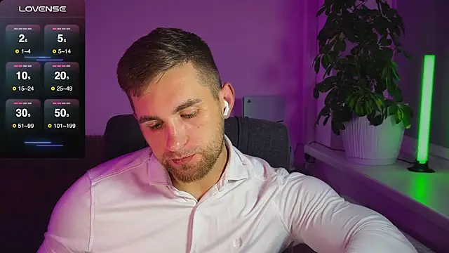 Snapshot of Sweeet__boy chatting on October 13, 2025, 9:37 pm Sweeet boy online show from October 13, 2025, 9:37 pm