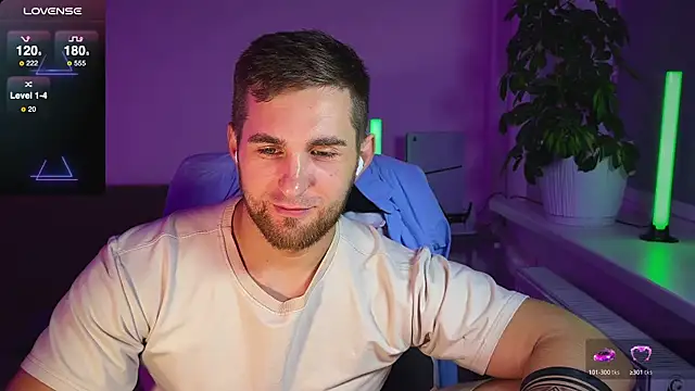 Snapshot of Sweeet__boy chatting on October 19, 2025, 10:10 pm Sweeet boy online show from October 19, 2025, 10:10 pm