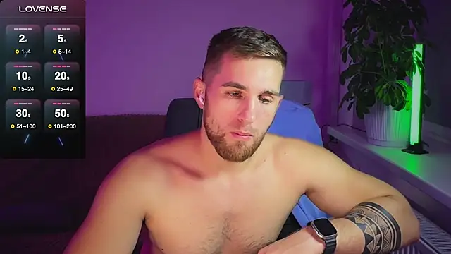 Snapshot of Sweeet__boy chatting on October 25, 2025, 6:35 pm Sweeet boy online show from October 25, 2025, 6:35 pm