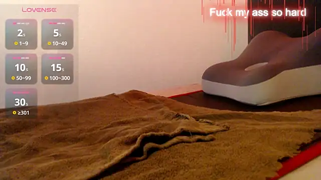 Snapshot of -sluttyass- chatting on December 19, 2025, 12:39 am -sluttyass- online show from December 19, 2025, 12:39 am