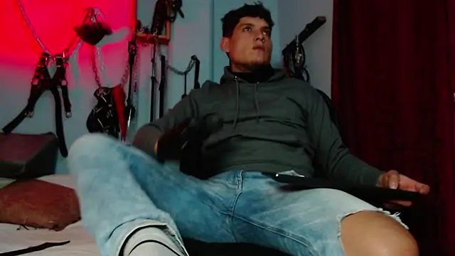 dom2travelersss online show from January 10, 2026, 11:20 pm