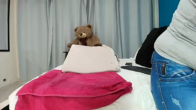 natalia23 online show from October 22, 2025, 9:58 pm