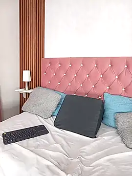 gisellsaenz online show from April 10, 2026, 9:08 pm