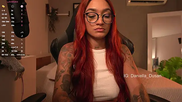 Snapshot of DaniDusan_ chatting on December 7, 2024, 12:52 am DaniDusan online show from December 7, 2024, 12:52 am