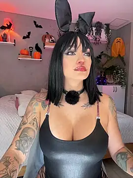 DaniDusan  online show from October 18, 2025, 7:03 pm