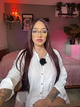 DaniDusan  online show from November 2, 2025, 8:00 pm