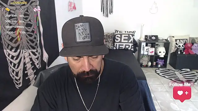 soyelcarlitos  online show from May 1, 2026, 6:56 pm