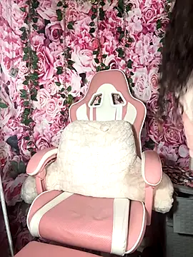 Snapshot of mismialove chatting on October 29, 2025, 9:00 am mismialove online show from October 29, 2025, 9:00 am