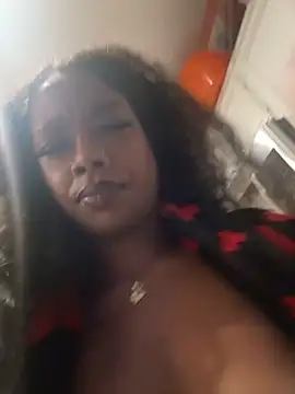 Snapshot of mismialove chatting on April 18, 2026, 9:02 am mismialove online show from April 18, 2026, 9:02 am