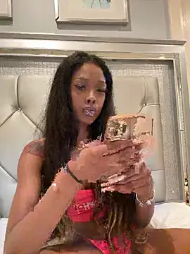 Snapshot of mismialove chatting on May 3, 2026, 9:04 am mismialove online show from May 3, 2026, 9:04 am