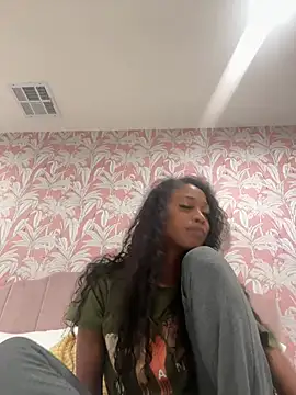 Snapshot of mismialove chatting on May 12, 2026, 9:17 am mismialove online show from May 12, 2026, 9:17 am