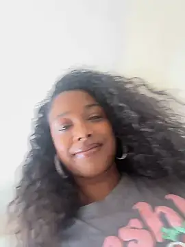 Snapshot of mismialove chatting on June 15, 2026, 9:17 pm mismialove online show from June 15, 2026, 9:17 pm