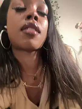 Snapshot of mismialove chatting on June 26, 2026, 5:23 am mismialove online show from June 26, 2026, 5:23 am