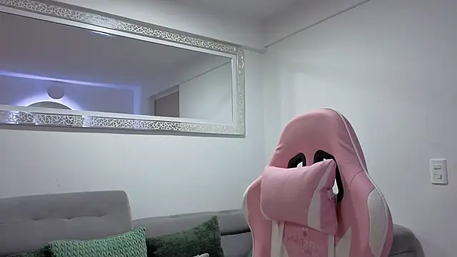 Snapshot of nelumbonucifera chatting on November 8, 2025, 12:55 am nelumbonucifera online show from November 8, 2025, 12:55 am