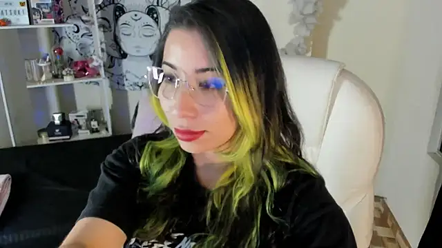 Snapshot of Laughing_Naty chatting on October 24, 2025, 1:57 am Laughing Naty online show from October 24, 2025, 1:57 am