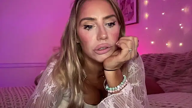 Fitnessbabe69 online show from November 10, 2025, 9:19 am