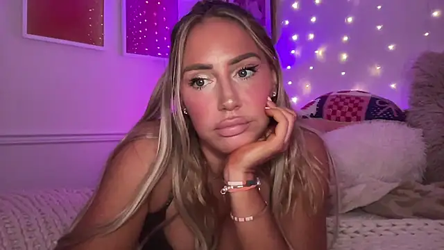 Fitnessbabe69 online show from April 5, 2026, 8:22 am