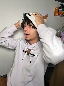 Snapshot of bigryann23 chatting on November 4, 2025, 12:21 am bigryann23 online show from November 4, 2025, 12:21 am