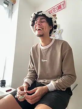 Snapshot of bigryann23 chatting on November 8, 2025, 9:13 pm bigryann23 online show from November 8, 2025, 9:13 pm