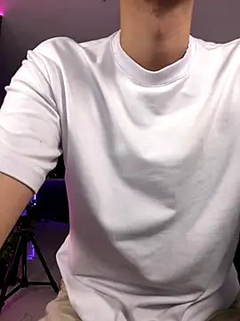 Snapshot of bigryann23 chatting on November 18, 2025, 12:27 am bigryann23 online show from November 18, 2025, 12:27 am